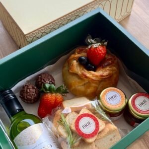 Box brie en croute com vinho