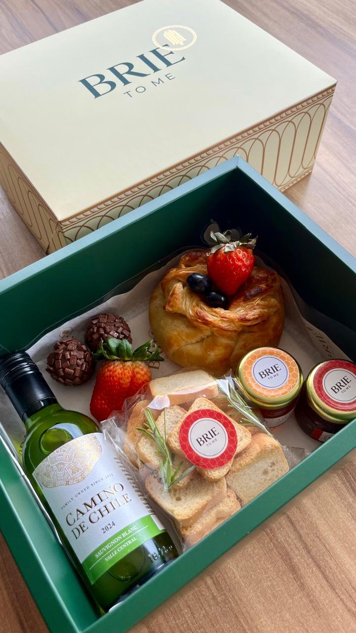Box brie en croute com vinho